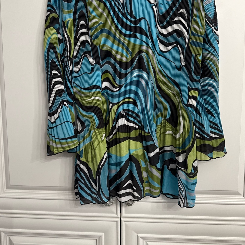 Vintage NICOLA Woman Size 3X Abstract Blue + Green Swirl Print Pleated Blouse - Picture 4 of 11